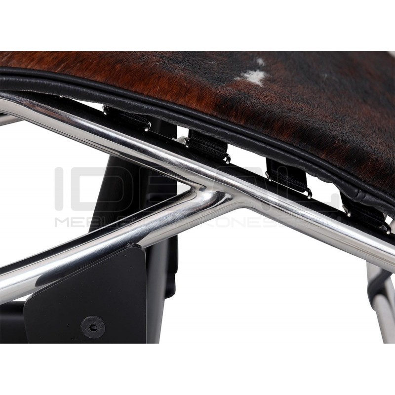 Leżanka inspirowana projektem Lc4 w Skórze Pony