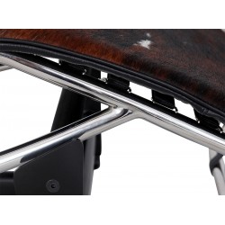 Leżanka inspirowana projektem Lc4 w Skórze Pony