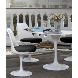 Stół inspirowany projektem Tulip z blatem z marmuru