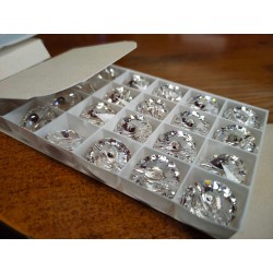 Tapicerskie kryształki Swarovskiego oryginał 18 mm (guziki kryształowe tapicerskie 18 mm)