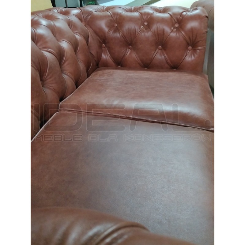 Sofa Chesterfield Swan na kółeczkach skóra 2 os.