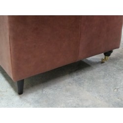 Sofa Chesterfield Swan na kółeczkach skóra 2 os.