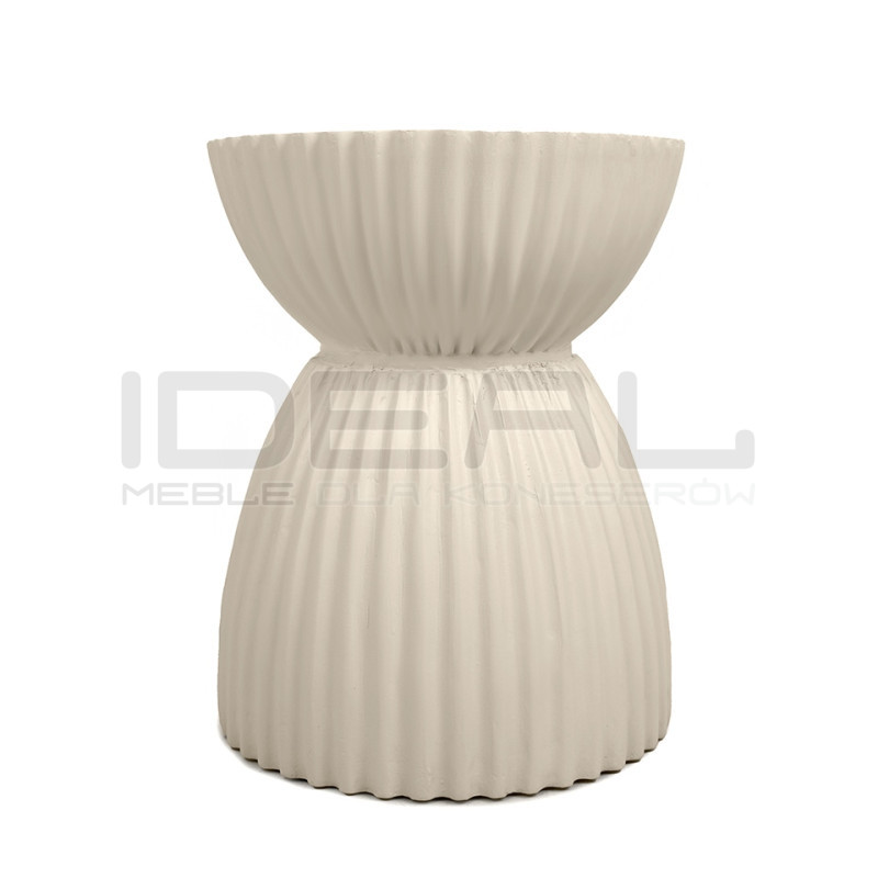 Stolik TURNO beżowy MaMaison – rzeźbiarski design do wnętrz