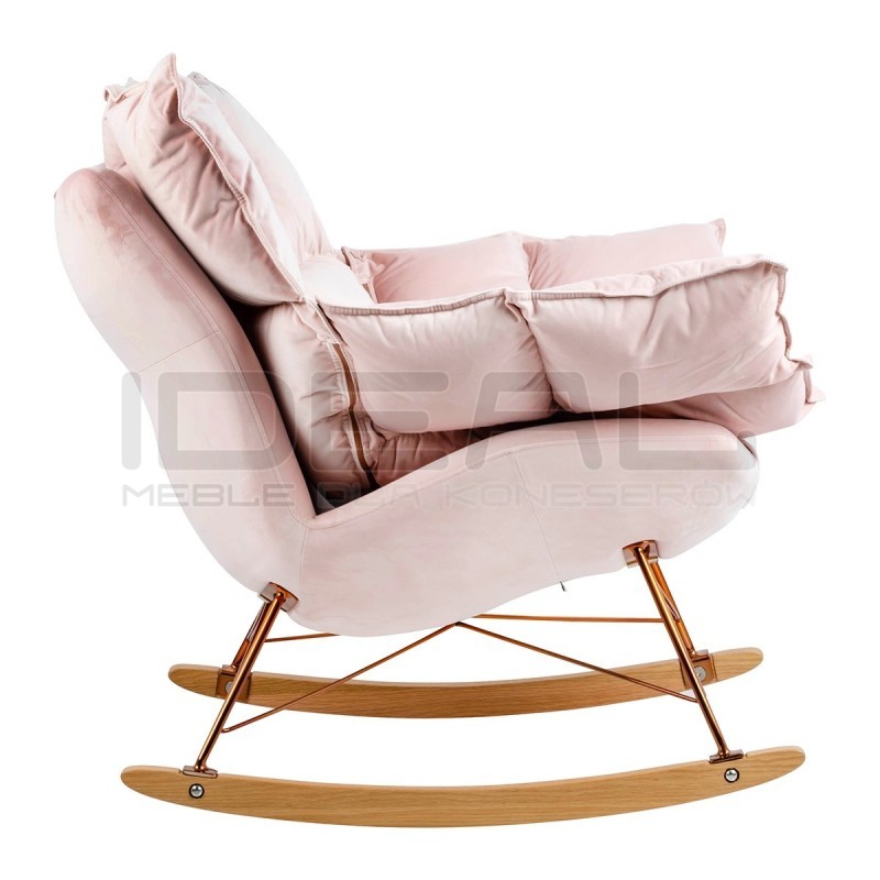 Fotel Bujany Swing velvet jasny róż na miedzianej podstawie