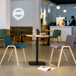 Stół do kawiarni Elegance 60 z metalową podstawą | IdealMeble.pl