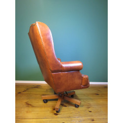 Fotel biurowy Chesterfield z pikowanym siedziskiem Edward w skórze