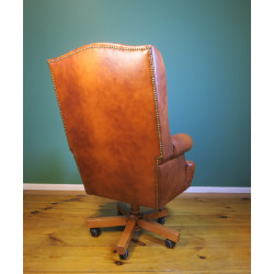 Fotel biurowy Chesterfield z pikowanym siedziskiem Edward w skórze