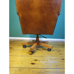 Fotel biurowy Chesterfield z pikowanym siedziskiem Edward w skórze