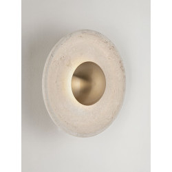 Okrągły kinkiet Saturn z kamienia – elegancja trawertynu i złota