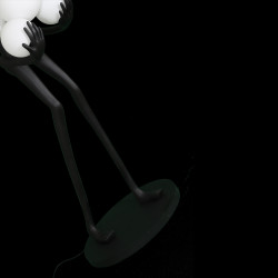 Lampa podłogowa WOMAN – czarna figura kobiety z kulami