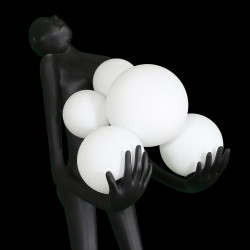 Lampa podłogowa WOMAN – czarna figura kobiety z kulami