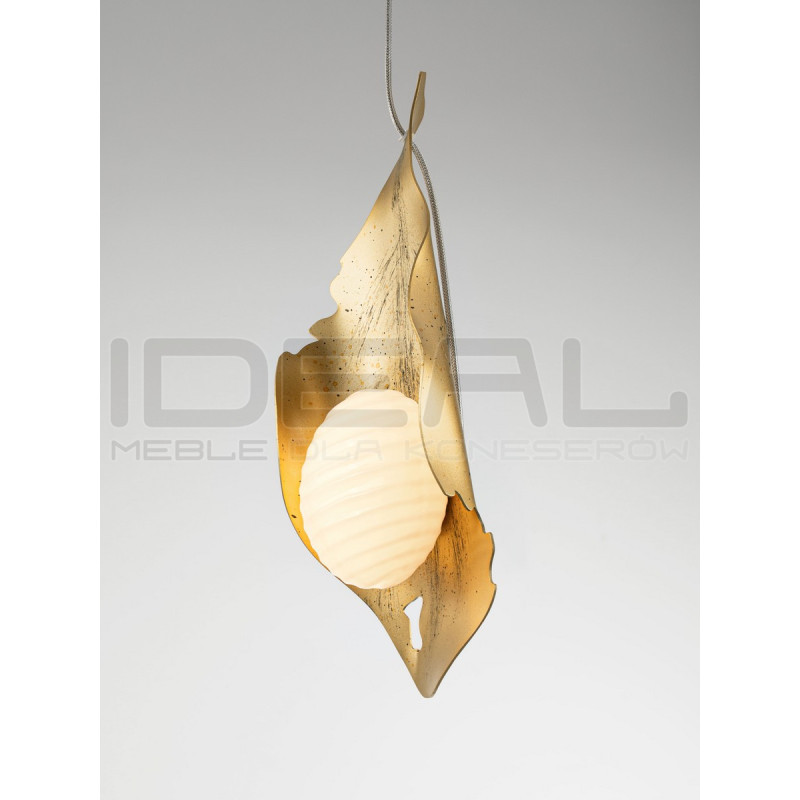 Lampa wisząca Golden Petals – złoto i opalowe szkło