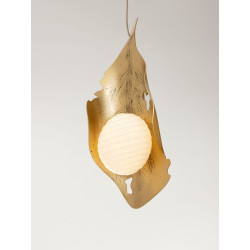 Lampa wisząca Golden Petals – złoto i opalowe szkło