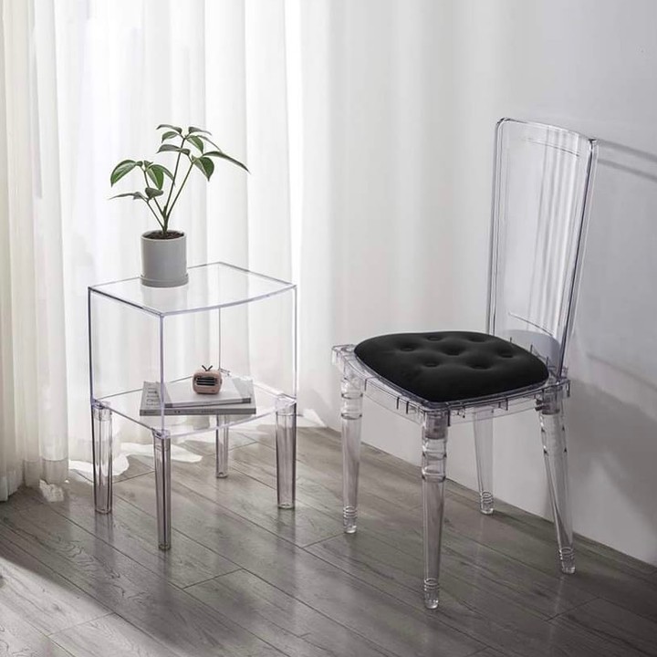 Krzesło transparentne tapicerowane aranżacja