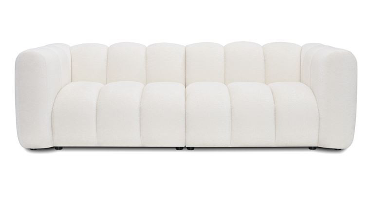 Dlaczego kot drapie kanapę i jak drapak może uratować meble