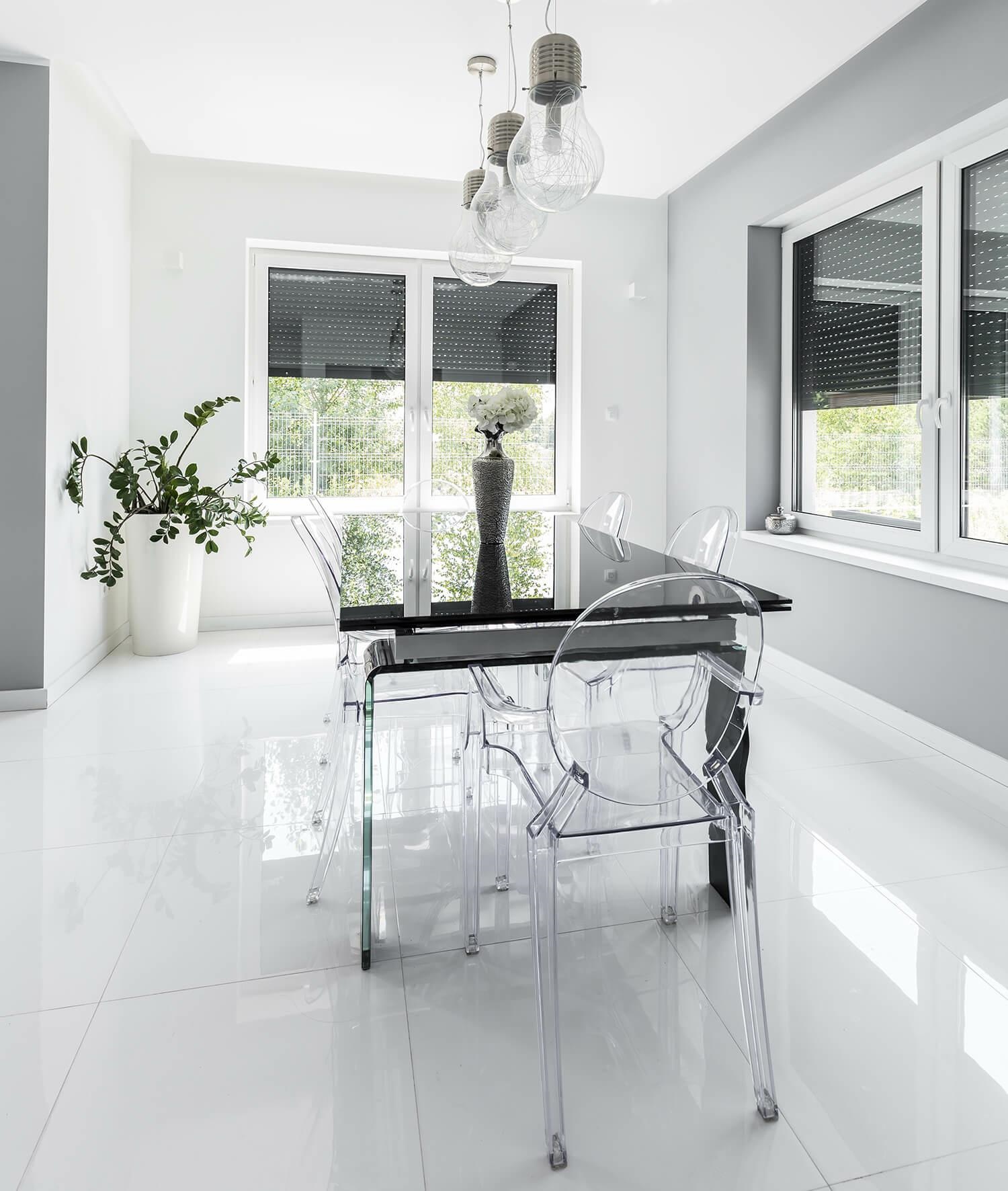 Krzesło przezroczyste aranżacja jadalnia  (Royal)