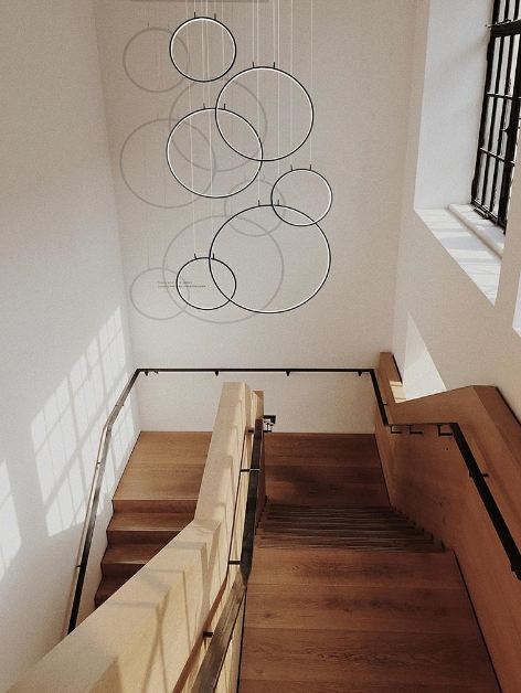 lampa na wysoka klatkę schodowa