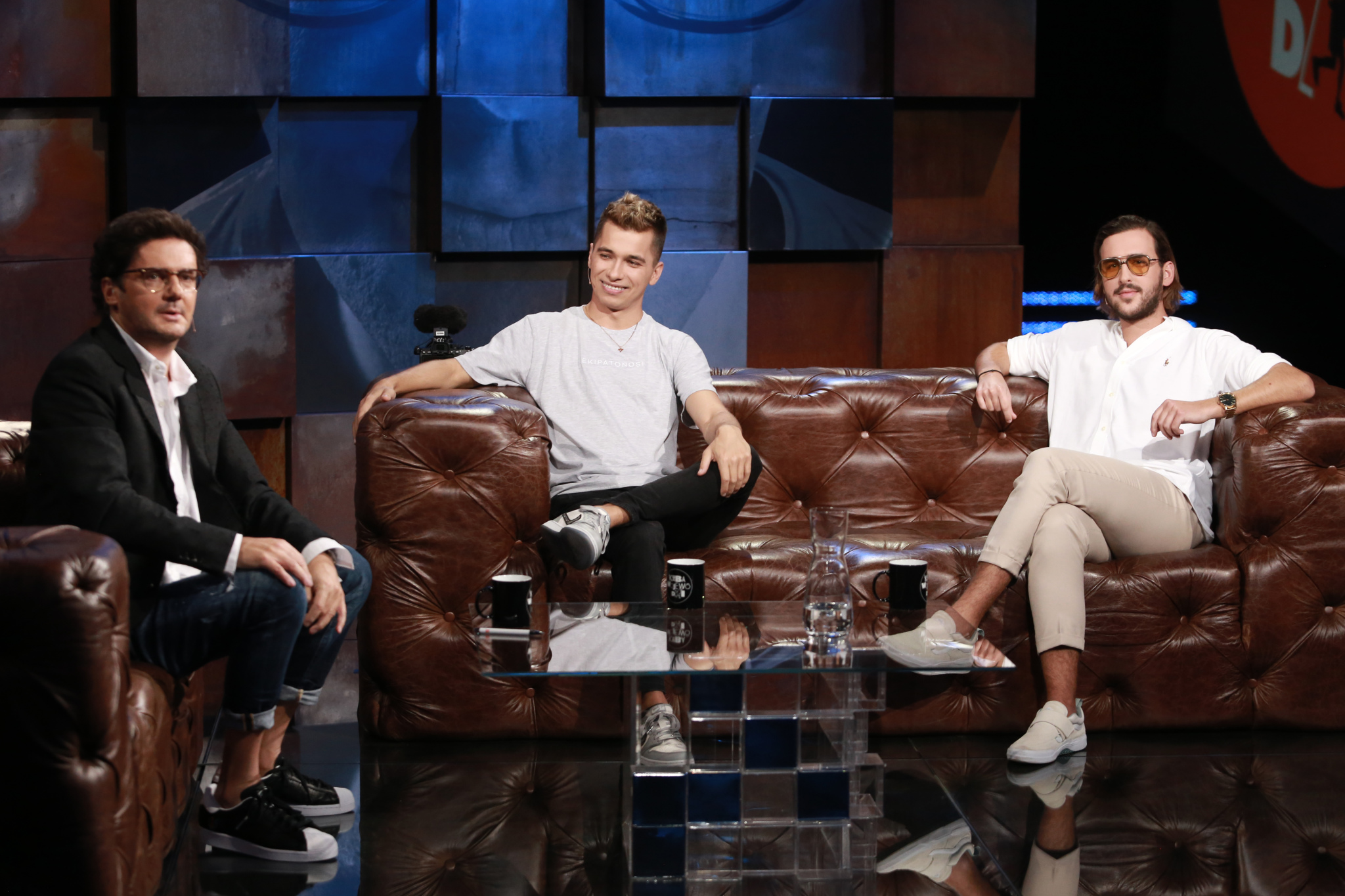 Sofa Chesterfield u Kuby Wojewódzkiego z Frizem i Igo.