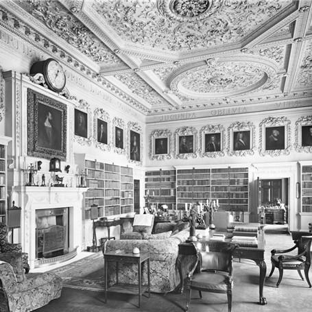 Historia powstania sofy chesterfield