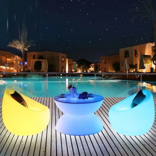 świecace fotele comfy i świecący stolikPARTY