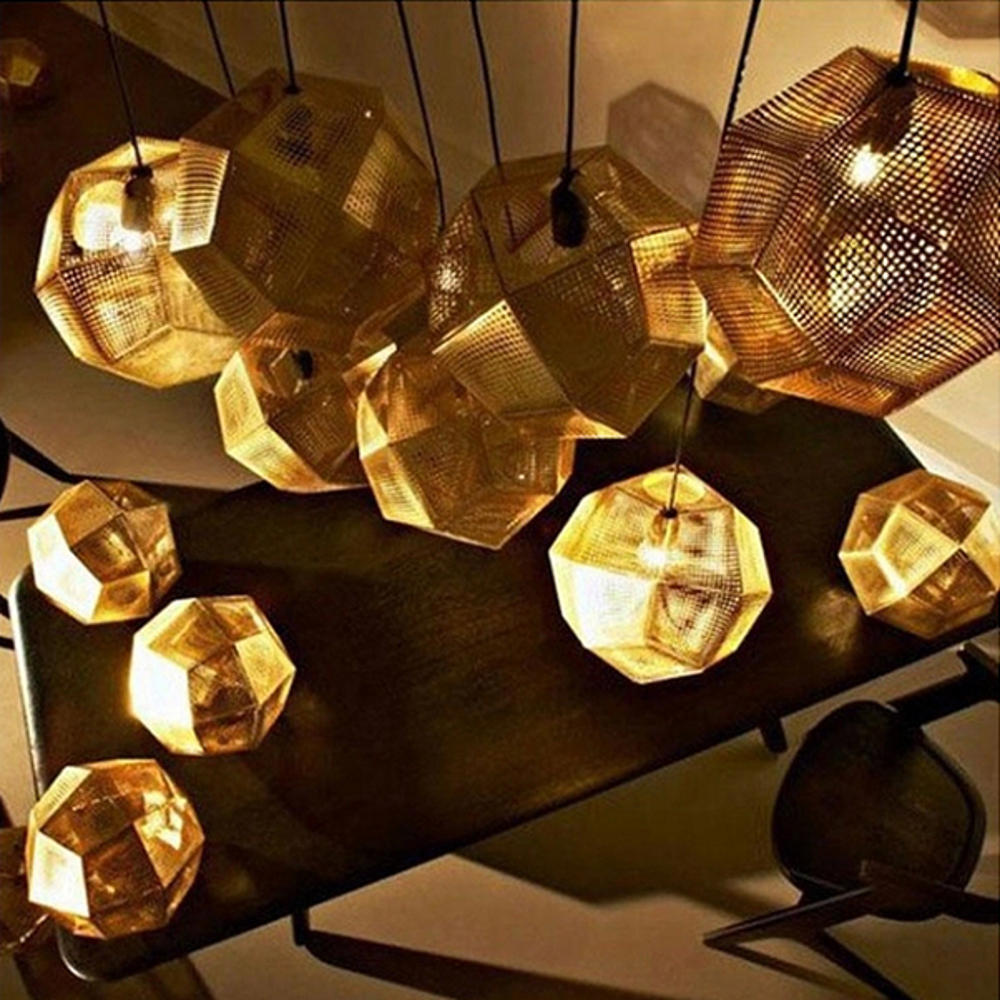Lampa wiszaca abstract złota aranżacja instalacja