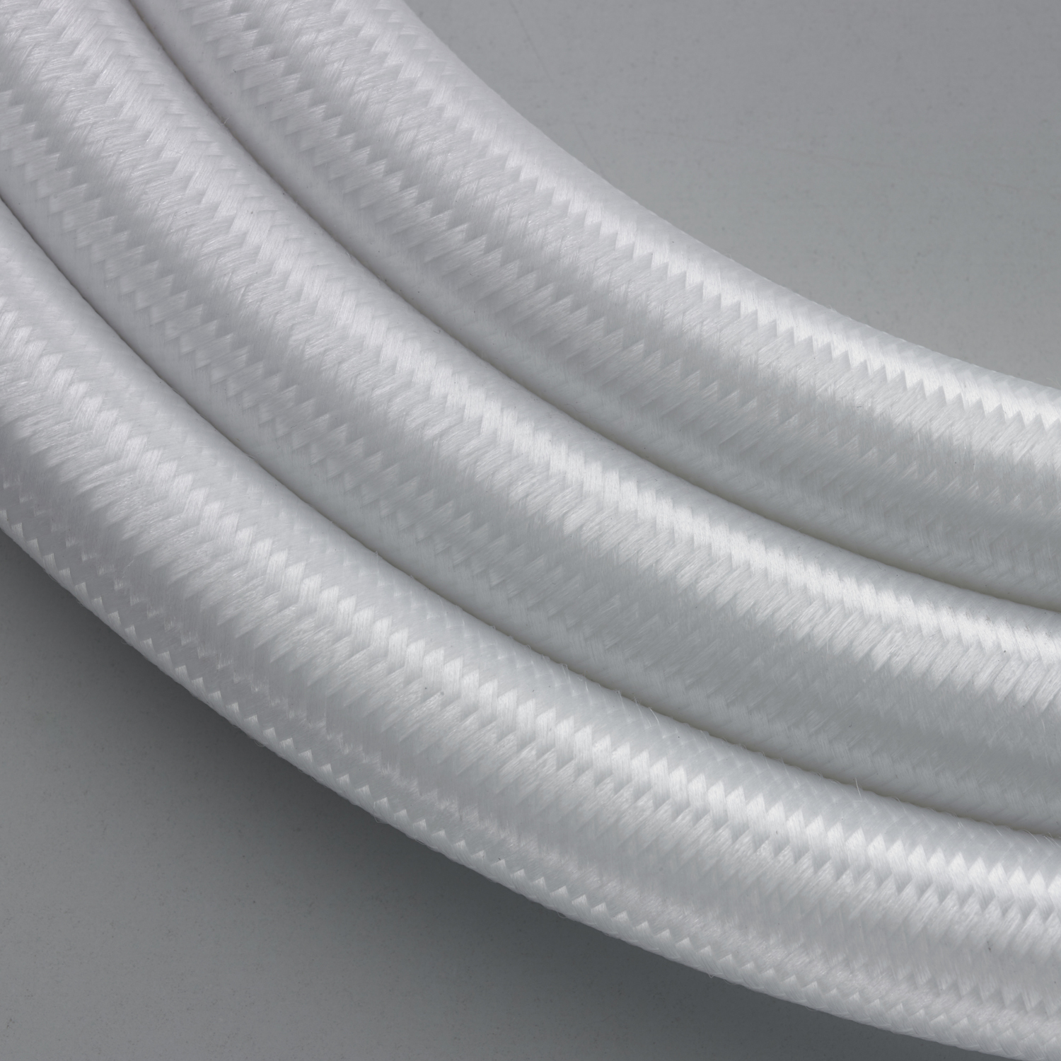 lampa ze światłem swobodnie zwisającym jak lina fantasia